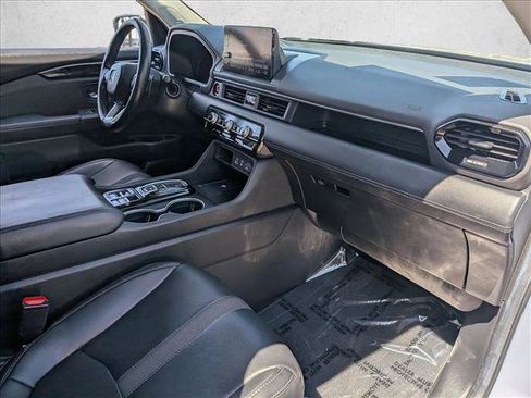 Used 2025 Honda Pilot Touring image 24