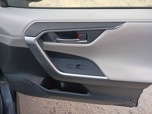 Used 2021 Toyota RAV4 Limited image 19