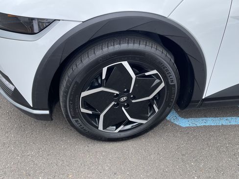 Certified 2024 Hyundai Ioniq 5 SEL RWD image 9