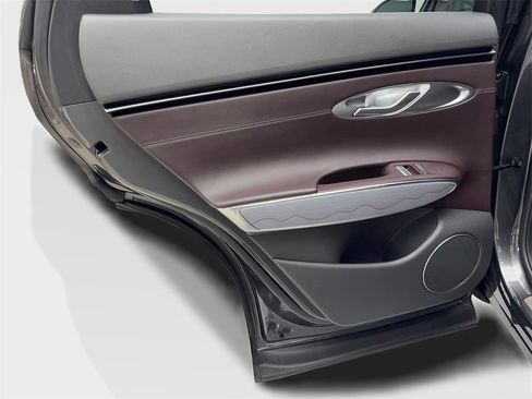 Used 2024 Genesis GV70 2.5T w/ Advanced Package image 37