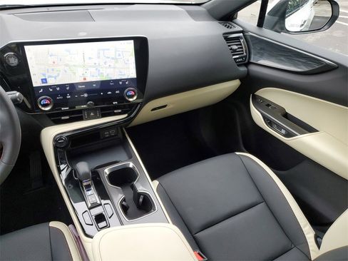 Used 2024 Lexus NX 250 FWD w/ Premium Package image 16