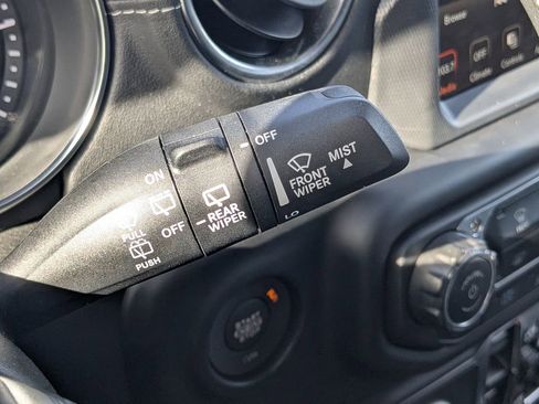 Used 2023 Jeep Wrangler Unlimited Sahara image 24