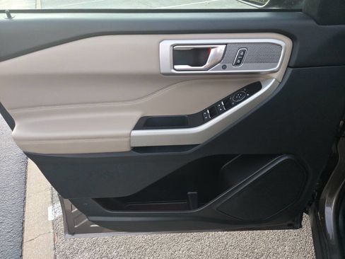 Used 2021 Ford Explorer Limited image 14