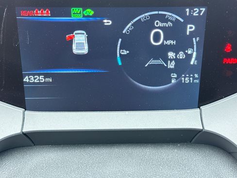 Used 2025 Toyota Prius Plug-In Hybrid image 10