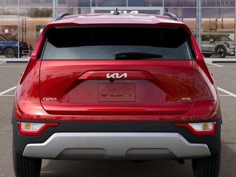 New 2025 Kia Niro LX image 13