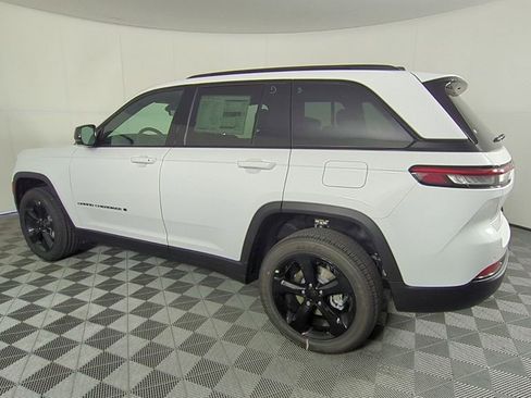 New 2025 Jeep Grand Cherokee Altitude image 6
