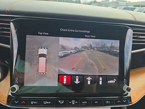 Used 2022 Jeep Grand Wagoneer Series III w/ Rear Seat Video Group 1 AWD/4WD image 18