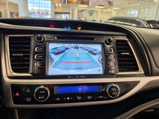 Used 2019 Toyota Highlander SE AWD/4WD image 24