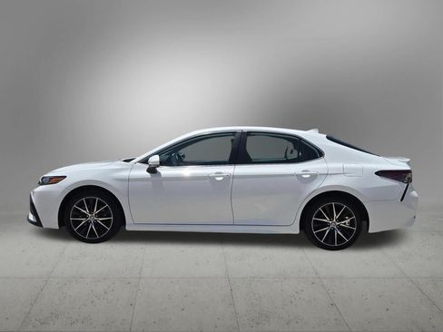 Used 2024 Toyota Camry SE FWD image 3