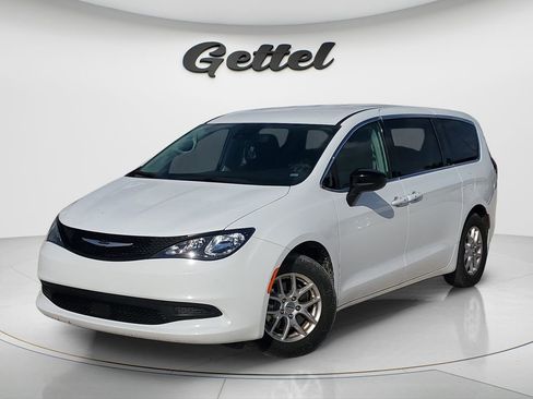 Used 2024 Chrysler Voyager LX image 1