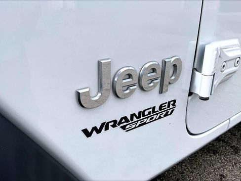 Used 2020 Jeep Wrangler Sport image 13