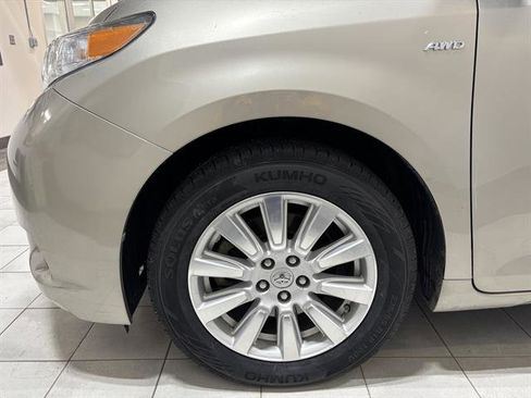 Used 2017 Toyota Sienna XLE w/ XLE Navigation Package image 7