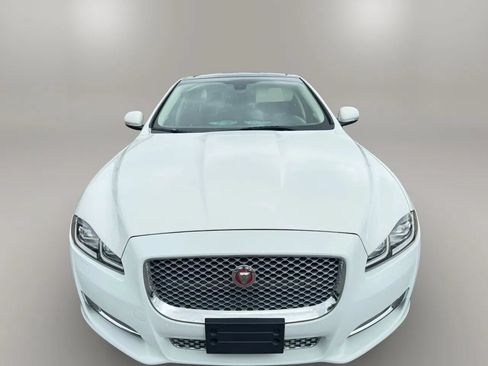 Used 2016 Jaguar XJ L Supercharged RWD image 3