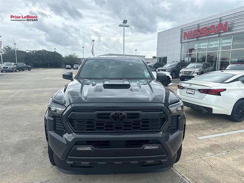 Used 2026 Toyota Tacoma TRD Sport AWD/4WD image 2