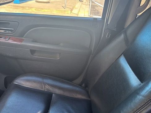 Used 2012 Chevrolet Suburban LTZ image 17