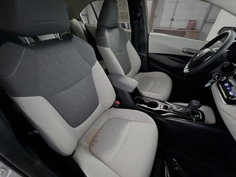 Used 2022 Toyota Corolla LE FWD image 30