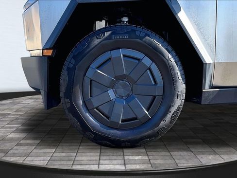 Used 2024 Tesla Cybertruck AWD Crew Cab image 8