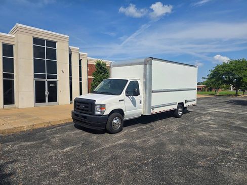Used 2022 Ford E-350 and Econoline 350 Super Duty RWD image 2