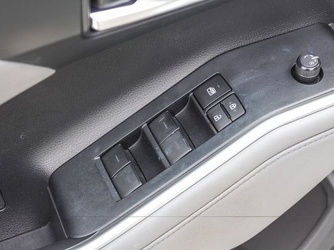 Used 2023 Toyota Highlander XLE FWD image 21
