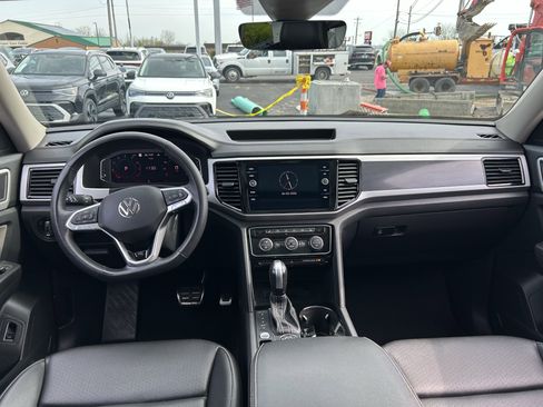Certified 2023 Volkswagen Atlas SEL R-Line image 9