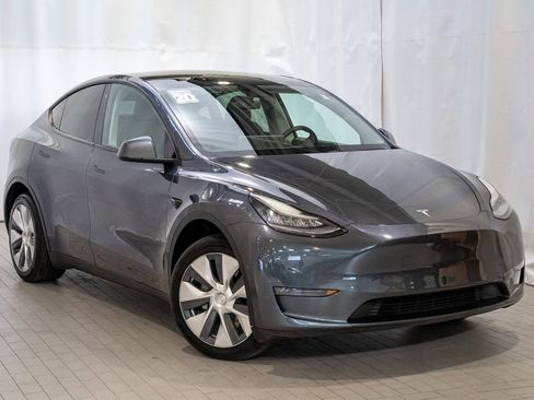 Used 2020 Tesla Model Y Long Range image 1