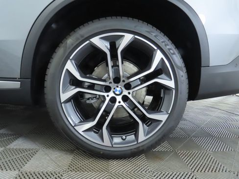 Used 2026 BMW X5 sDrive40i image 33