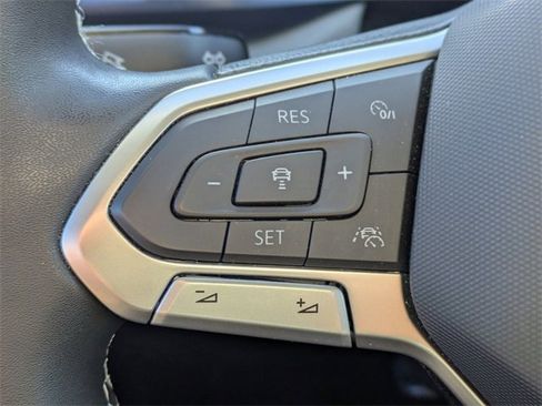 Certified 2023 Volkswagen Taos SE w/ Black Wheel Package image 25