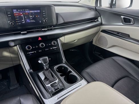 Used 2022 Kia Carnival LX FWD image 25