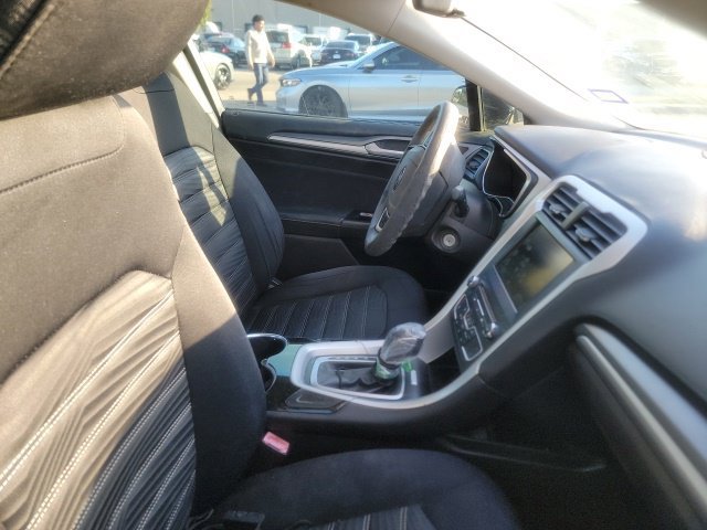 Used 2016 Ford Fusion SE FWD image 13
