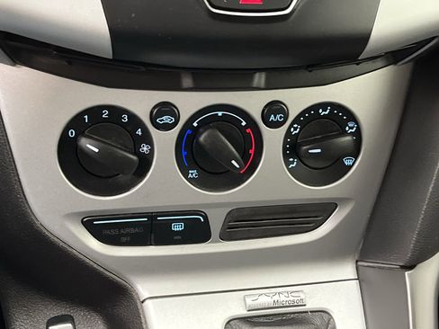 Used 2013 Ford Focus SE w/ SE Winter Pkg image 15