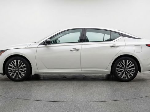 Used 2025 Nissan Altima 2.5 SV image 5