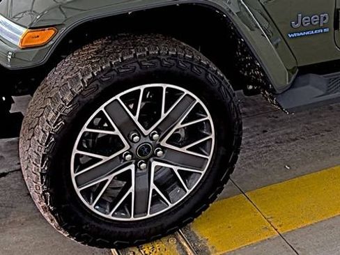 Used 2024 Jeep Wrangler High Altitude AWD/4WD image 19