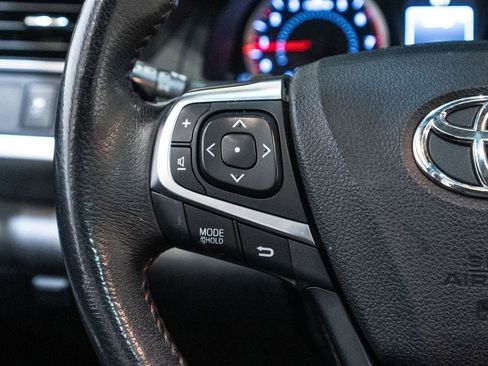 Used 2017 Toyota Camry SE w/ Moonroof Package image 17