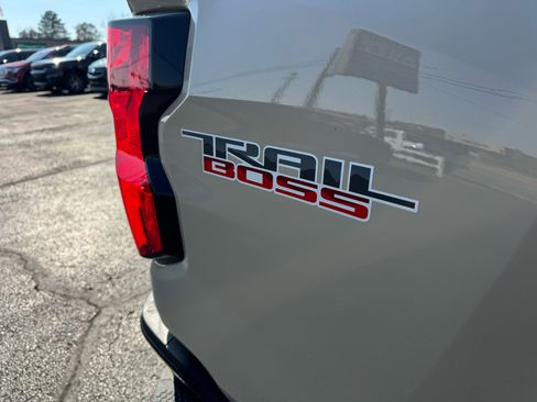Used 2024 Chevrolet Colorado Trail Boss w/ Technology Package image 11