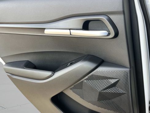 New 2026 Kia Seltos LX image 18