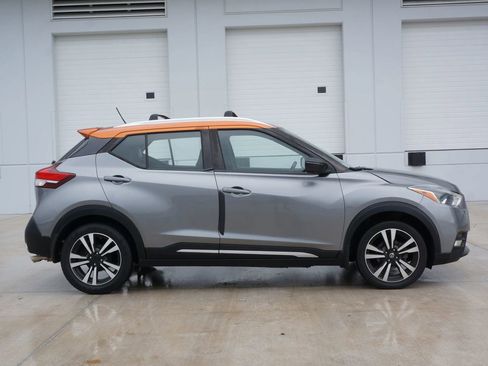 Used 2019 Nissan Kicks SR w/ SR Premium Package FWD image 15