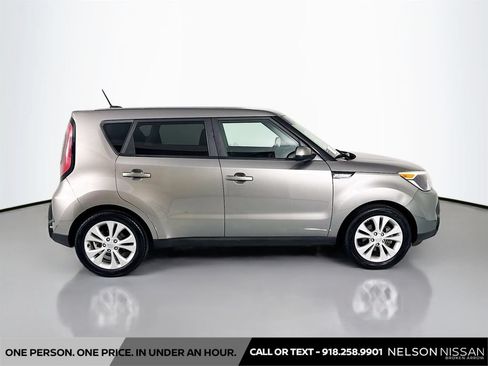 Used 2016 Kia Soul + FWD image 4