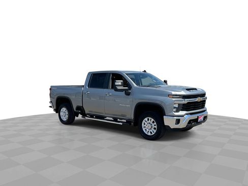 Used 2025 Chevrolet Silverado 3500 LT image 2