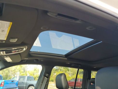 New 2025 Jeep Grand Cherokee Limited w/ Black Appearance Package image 13