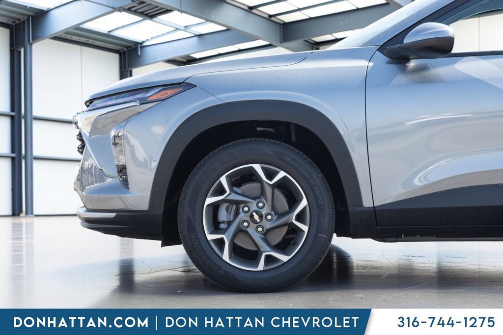 New 2026 Chevrolet Trax LT w/ Driver Confidence Package FWD image 30