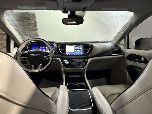 Used 2021 Chrysler Pacifica Limited w/ Premium & Safety Sphere Group image 25