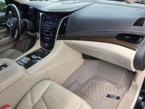 Used 2020 Cadillac Escalade ESV Premium Luxury AWD/4WD image 24