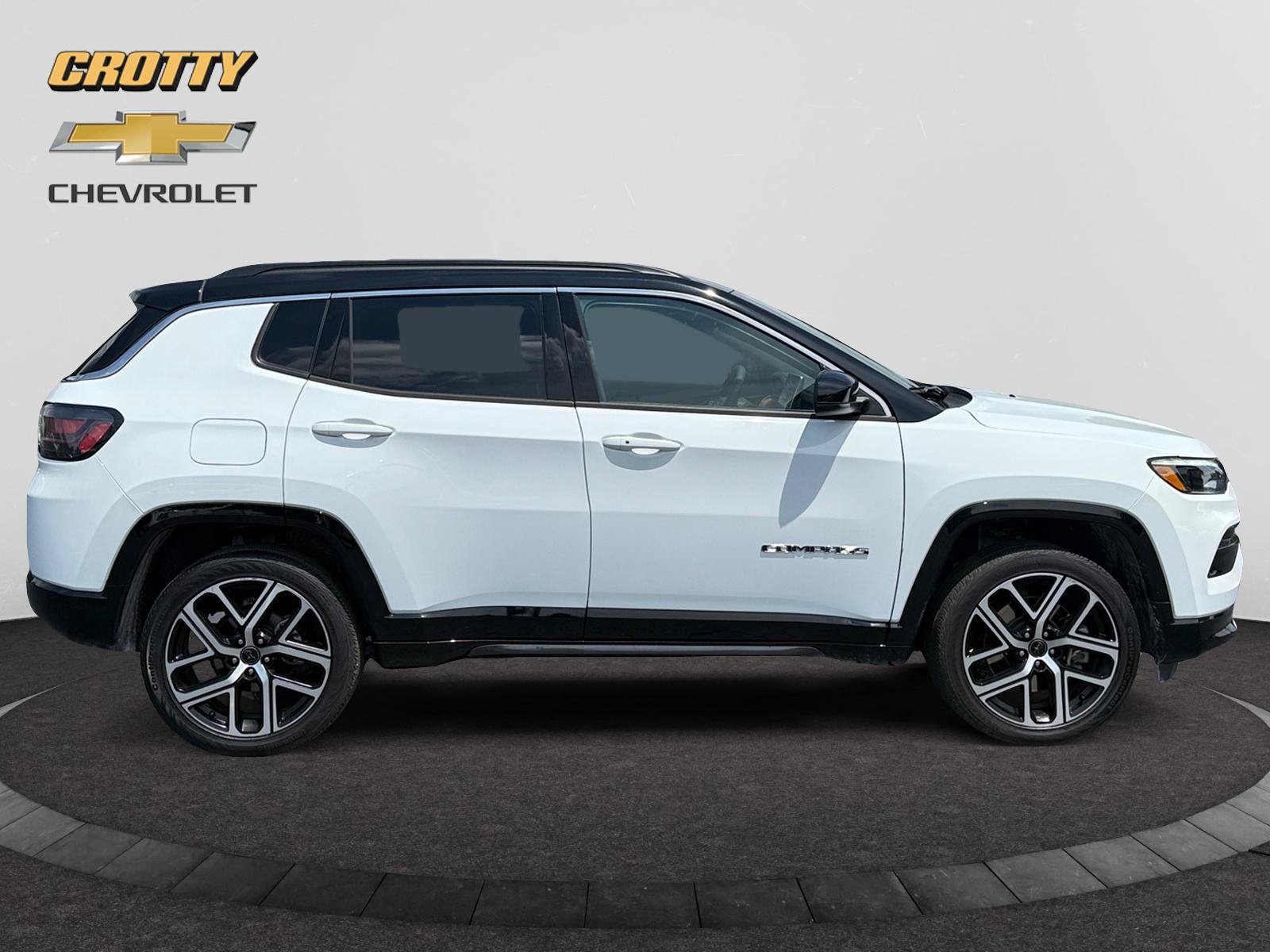 Used 2025 Jeep Compass Limited w/ Elite Group AWD/4WD image 6