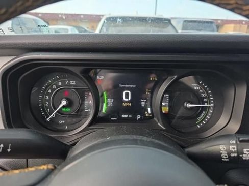 Used 2024 Jeep Wrangler Unlimited w/ Convenience Group AWD/4WD image 17