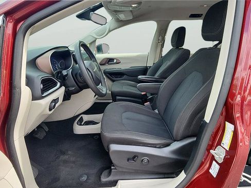 Used 2023 Chrysler Voyager LX FWD image 15