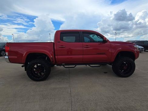 Used 2017 Toyota Tacoma SR5 w/ Tow Package AWD/4WD image 4