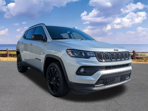 Used 2025 Jeep Compass Latitude w/ Altitude Special Edition image 8