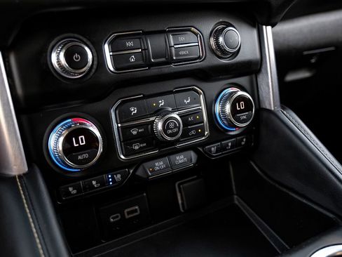 Used 2021 GMC Yukon XL SLT image 24