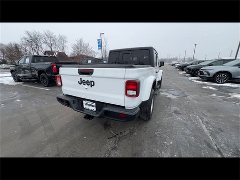 Used 2022 Jeep Gladiator Sport image 7