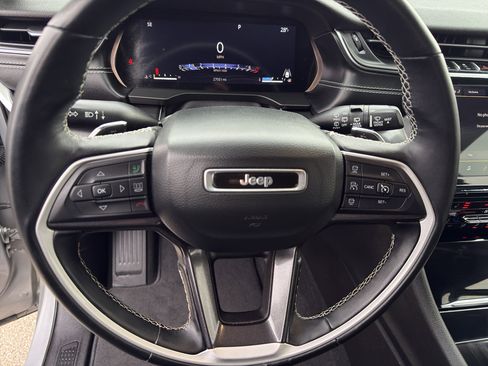 Used 2022 Jeep Grand Cherokee L Laredo w/ Luxury Tech Group I image 17